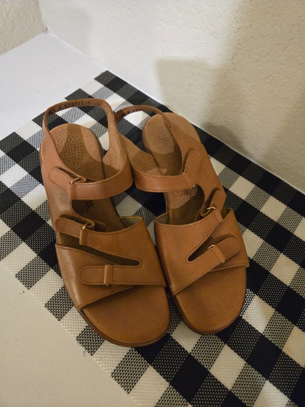 Sas womens sandals size 8.5